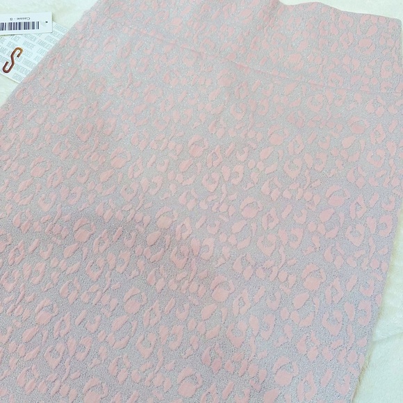 Brand new Lula Roe “Cassie” versatile pencil skirt - Picture 3 of 5
